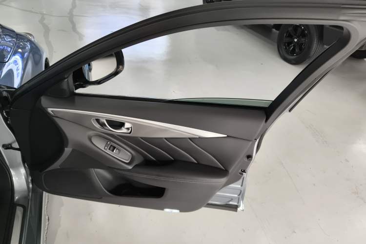 Used Infiniti Q50L 2015 2.0T Enjoyment Edition
