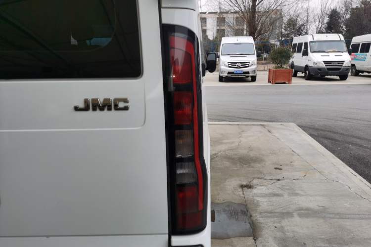 Used JMC Fushun 2023 2.0T Manual Short-Wheelbase Mid-Height Commercial Multi-Purpose 5-Seater Passenger Vehicle