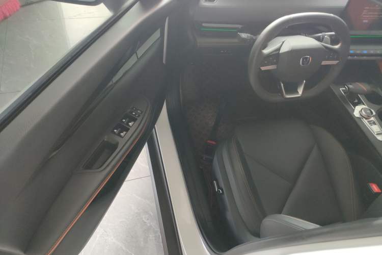 Used Changan UNI-V 2022 1.5T Prestige Version
