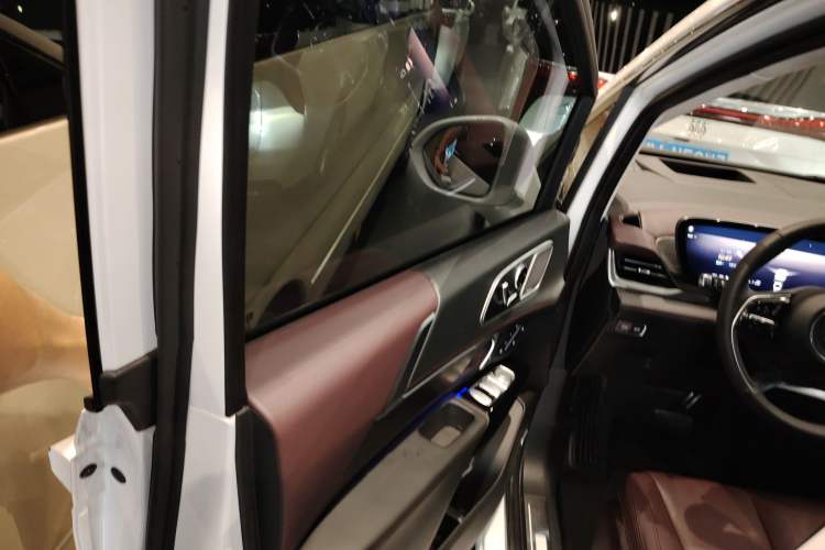 Used Buick Century 2023 2.0T Six-Seater Yinshi Edition
