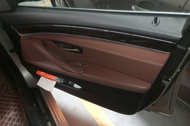 Used BMW 5 Series 2017 525Li Leading Model
