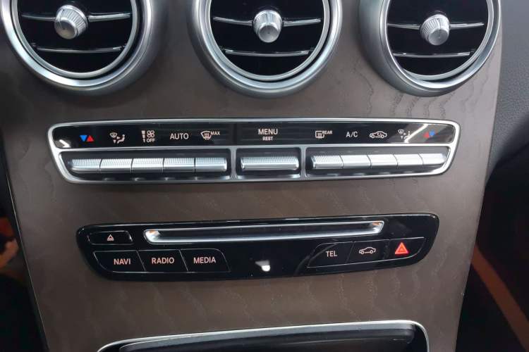 Used Mercedes-Benz GLC 2019 Refreshed GLC 300 L 4MATIC Dynamic Edition
