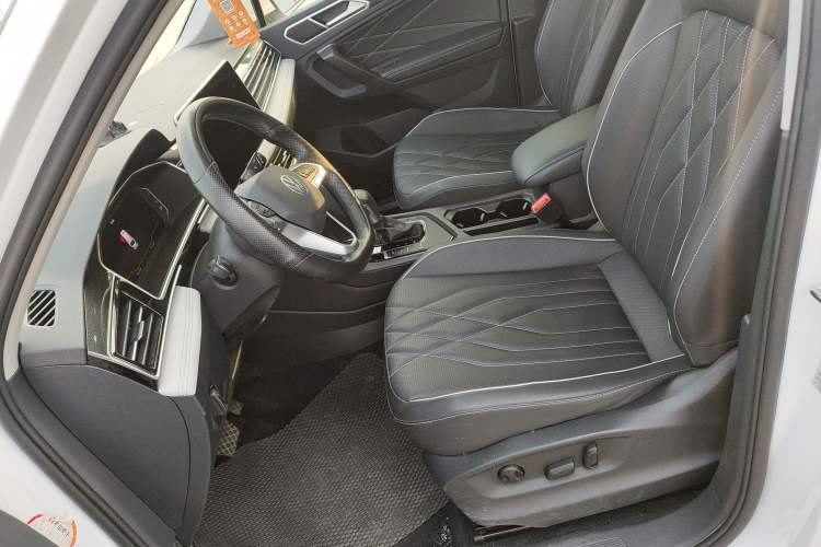 Used Volkswagen Tiguan L 2024 300TSI Automatic Two-Wheel Drive Smart Edition
