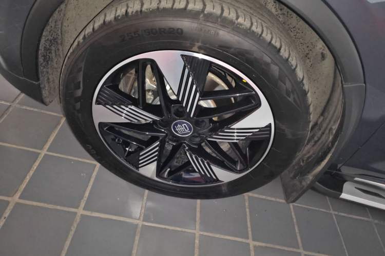 Used BYD Tang New Energy 2024 DM-i Glory Edition 112KM Prestige Model
