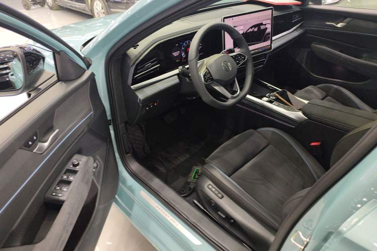 Used Volkswagen Passat 2025 Pro 380TSI Starry Dragon Luxury Edition
