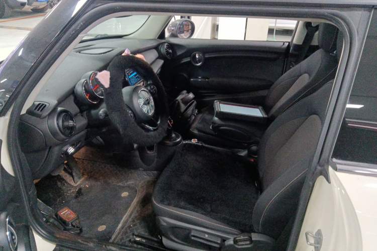 Used  MINI 2018 1.5T ONE
