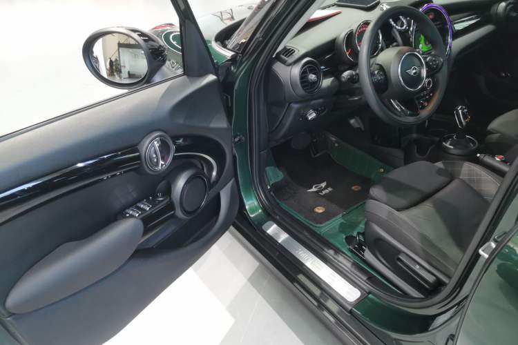 Used  MINI 2018 1.5T COOPER Classic Edition Five-Door Version
