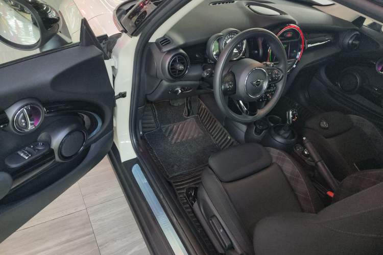 Used  MINI 2018 1.5T COOPER Classic Edition
