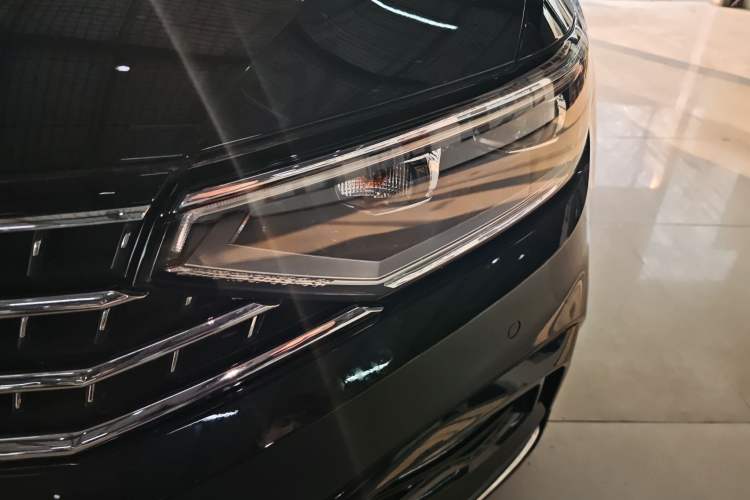 Used Volkswagen Magotan 2023 2 Million Units Limited Edition 280TSI DSG Leading Version
