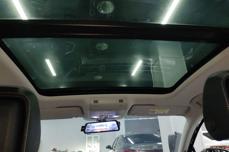 Used Volkswagen Magotan 2023 2 Million Units Limited Edition 330TSI DSG Leading Version
