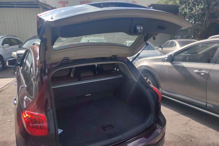 Used Infiniti QX50 2013 2.5L Two-Wheel-Drive Elegant Edition