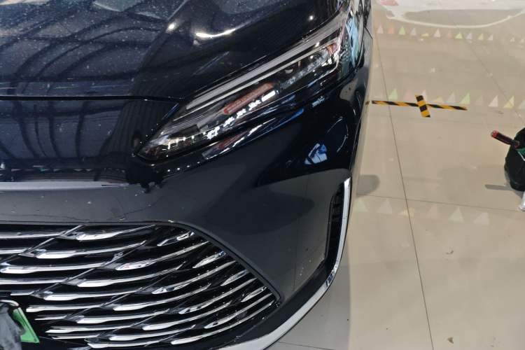 Used Buick GL8 New Energy 2025 Lu Shang Luxury Edition 7-Seater
