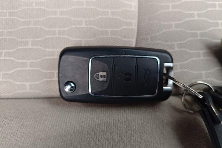 Used FORTHING Lingzhi 2023 M5L 1.6L Base Model 7 Seats
