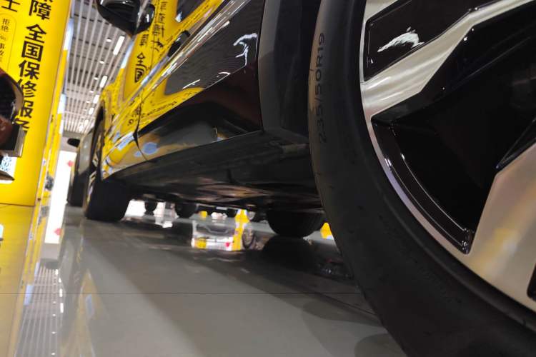 Used Volkswagen Tiguan L 2024 Outstanding Model 330TSI Automatic Two-Wheel Drive R-Line Dragon Glory Edition