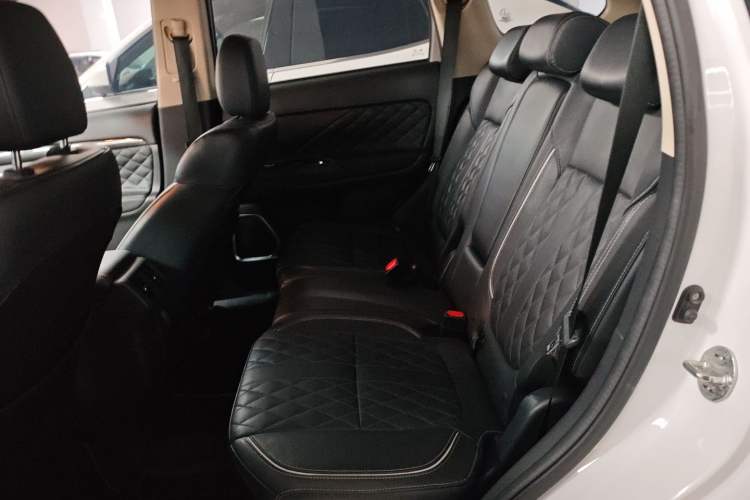 Used Mitsubishi Outlander 2020 2.4L 4x4 Zhi Xiang Edition 5 Seats
