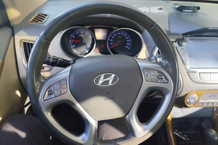 Used Hyundai ix35 2015 2.0L Automatic 2WD Smart Type China IV