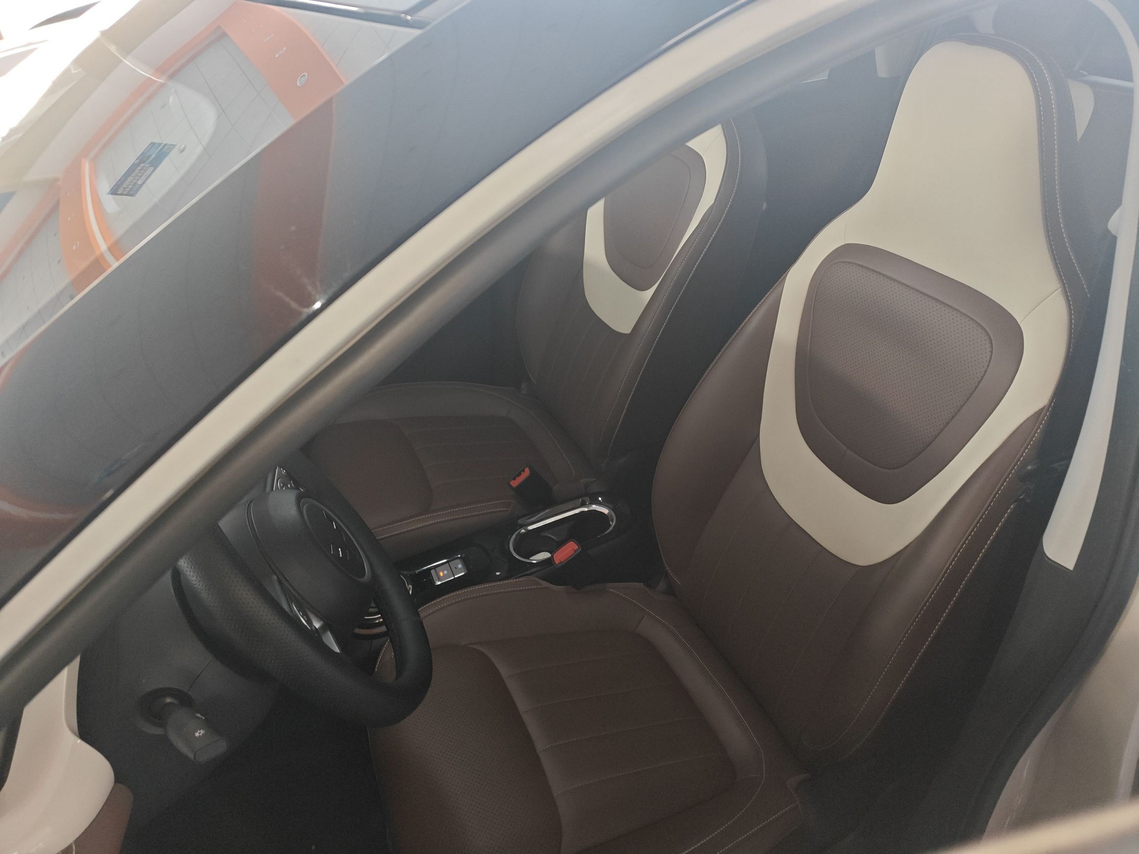 Переднее сиденье в автомобиле