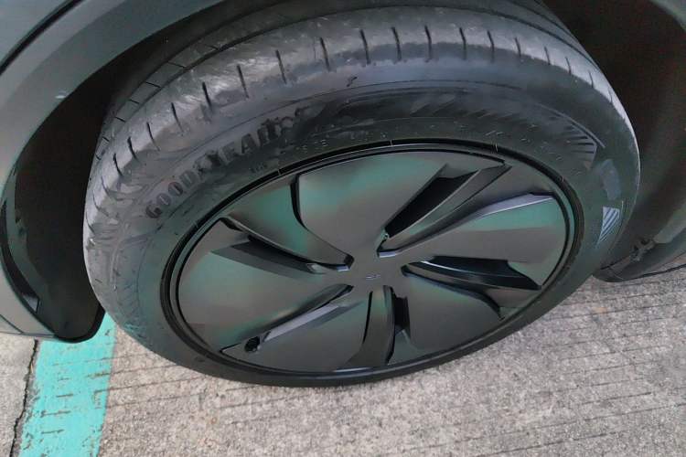 Used Tesla Model Y 2025 Rear-Wheel-Drive Version
