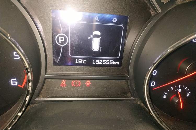 Used Kia Carnival 2015 2.2T Luxury Edition China IV
