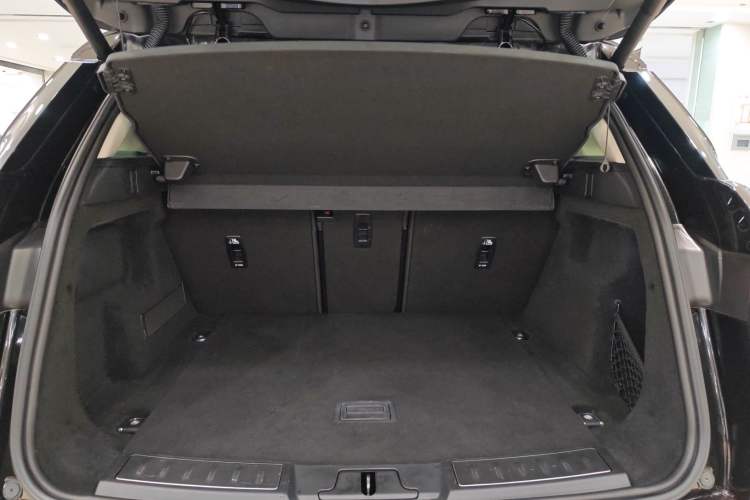 Used Land Rover Range Rover Evoque 2021 Range Rover Velar 249 PS R-Dynamic S Performance Edition
