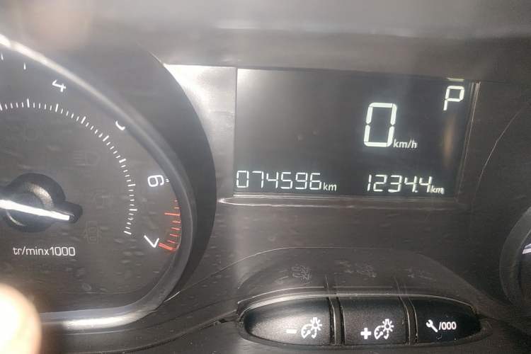 Used Peugeot 2008 2014 1.6L Automatic Fashion Edition
