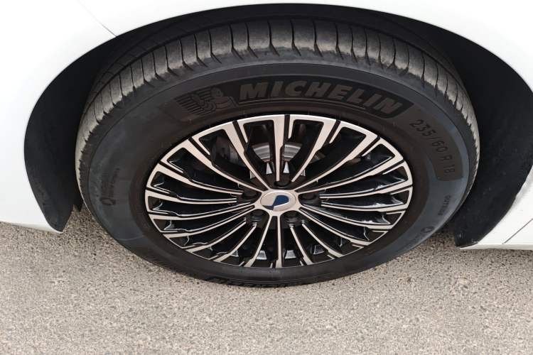 Used Denza D9 2022 DM-i 1040 Prestige Model
