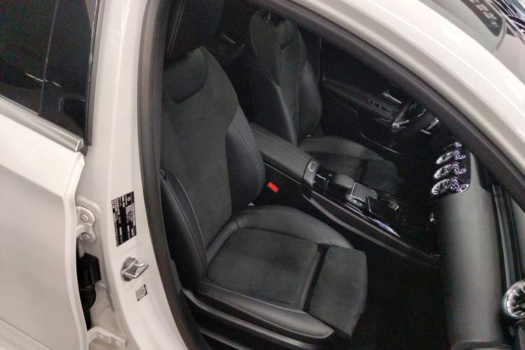 Used Mercedes-Benz A-Class 2022 Revised Version A 200 L Sport Sedan Fashionable Style
