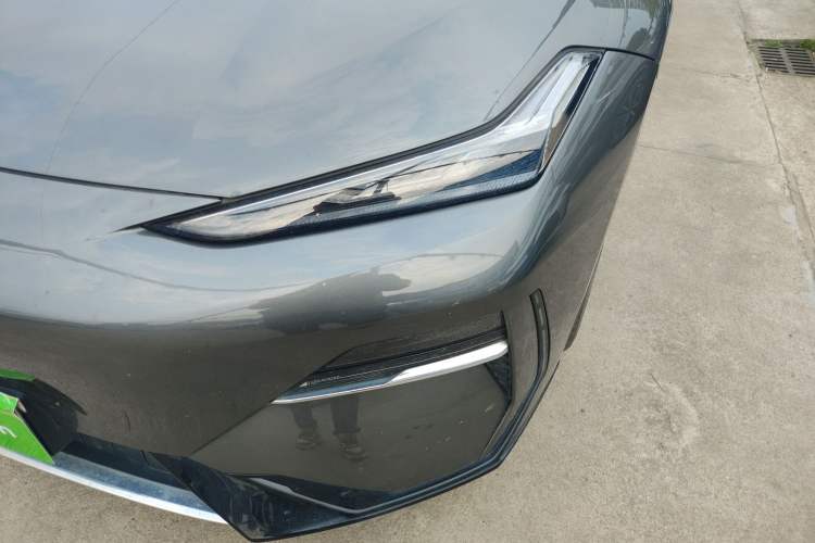 Used  E8 2024 550 km Range Rear-Wheel-Drive PRO