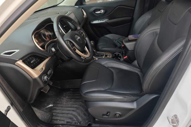 Used  Cherokee 2017 2.0L Superior Edition
