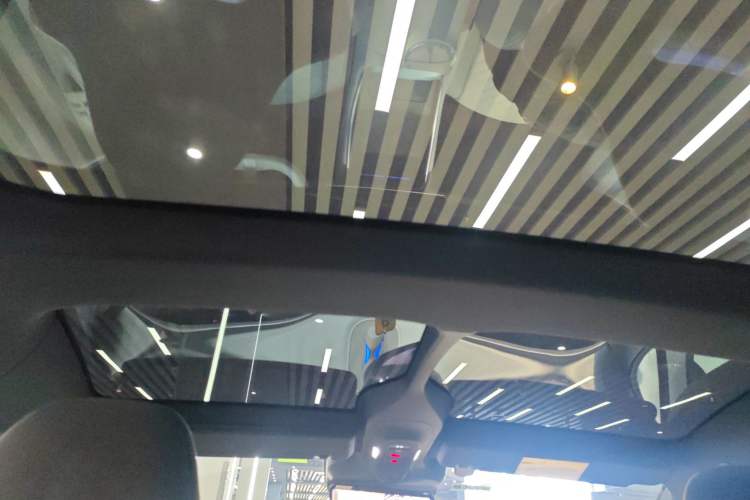 Used  11 2022 Long-Range Dual-Motor Version 5 Seats
