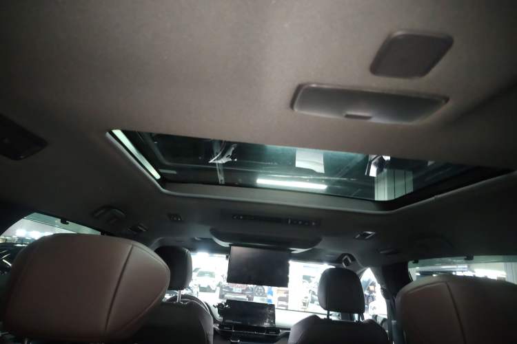 Used Toyota Granvia 2022 2.5L Hybrid Flagship Edition