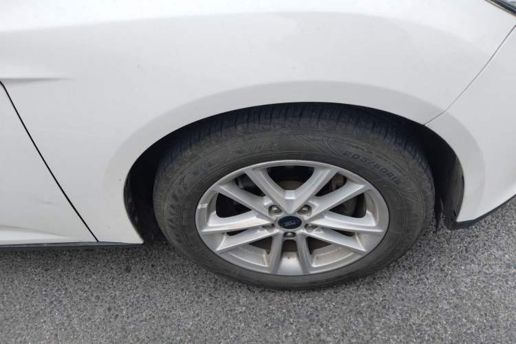 Used Ford Focus 2017 Sedan 1.6L Manual Fashion Edition Smart Drive Version
