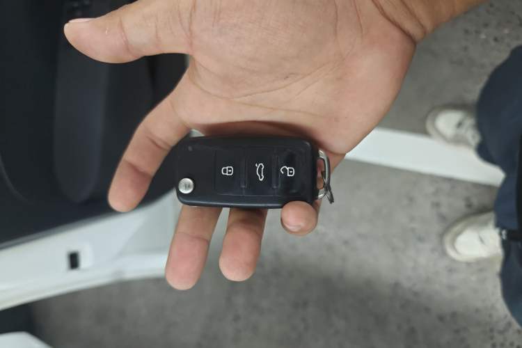 Used Volkswagen Polo 2016 1.6L Automatic Comfort Model
