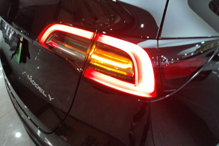 Used Tesla Model Y 2023 Rear-Wheel-Drive Version
