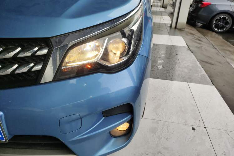 Used Venucia M50V 2019 1.6L CVT Luxury Edition
