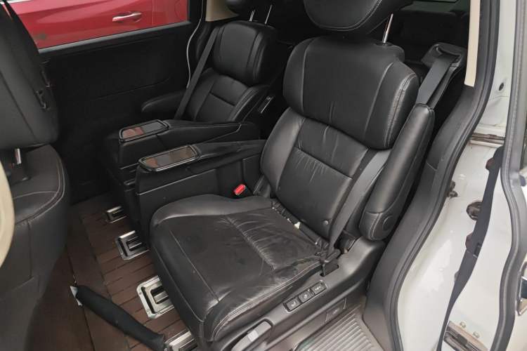 Used Honda Elysion 2016 2.4L Supreme Edition
