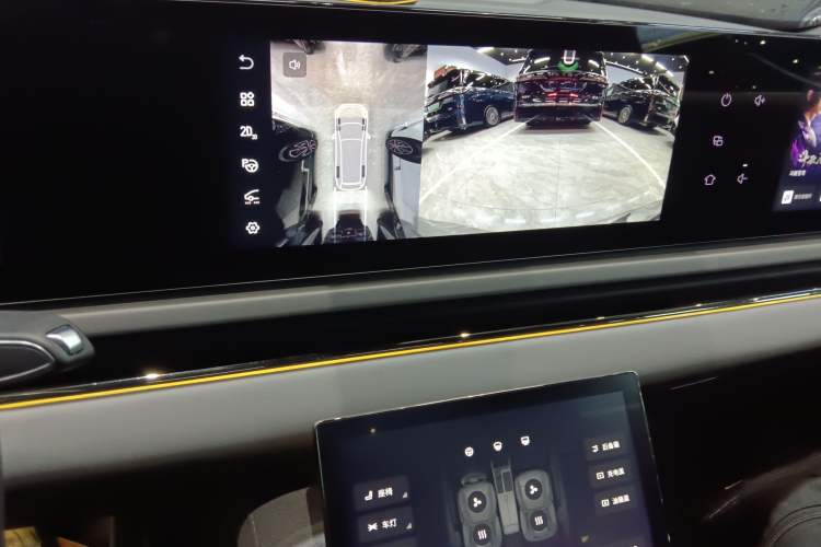 Used VOYAH PASSION 2024 PHEV Four-Wheel Drive Ultra-Long Range Flagship Model
