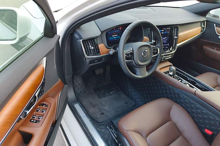 Used Volvo S90 2025 B5 Zhiyi Luxury Edition
