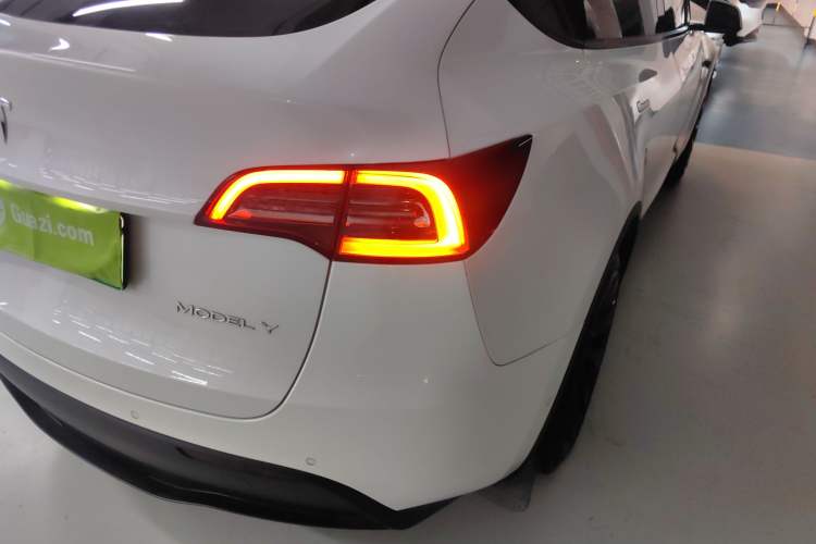 Used Tesla Model Y 2021 Long-Range All-Wheel-Drive Version 3D7