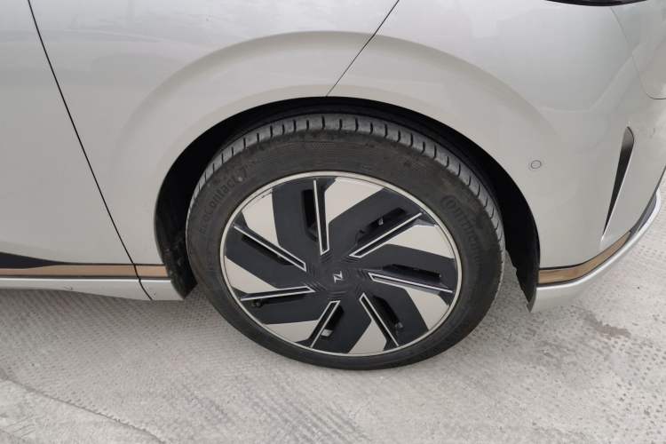 Used  eπ008 2024 210Max Range-Extended Version 6 Seats
