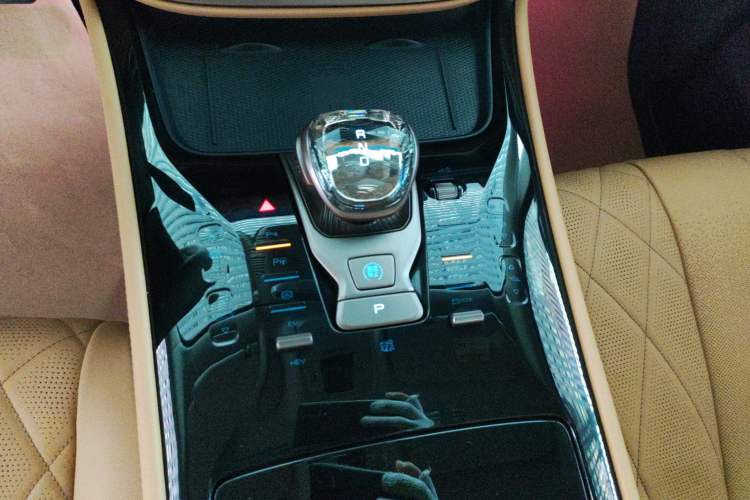 Used Denza D9 2022 DM-i 970 Four-Wheel Drive Flagship Model
