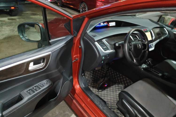 Used Honda Jade 2013 1.8L automatic Comfort version 5 seats
