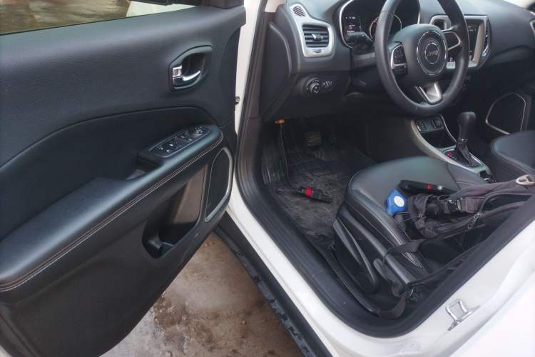 Used  Compass 2020 220T Automatic Leading Edition
