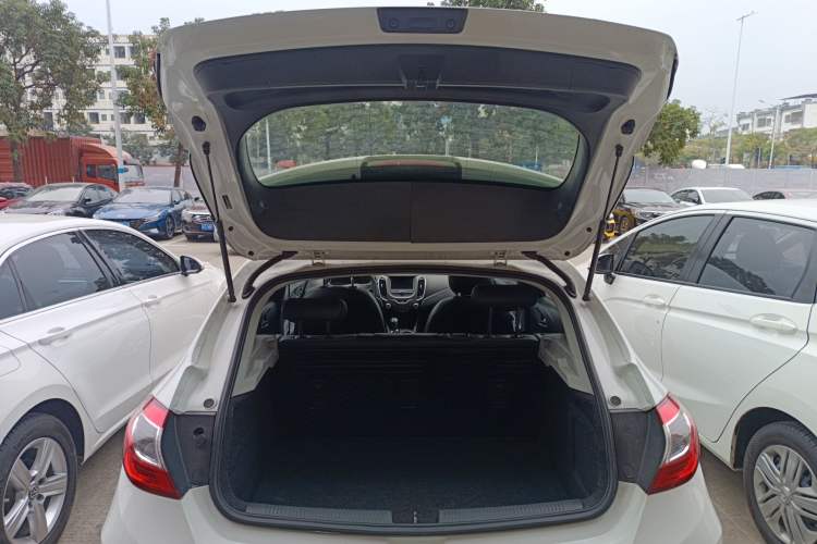 Used Chevrolet Cruze 2018 Hatchback 320 Automatic Pioneer Sunroof Edition
