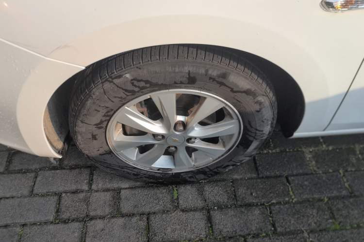 Used Chevrolet Sail 2015 Sail 3 1.5L AMT Happiness Sunroof Edition
