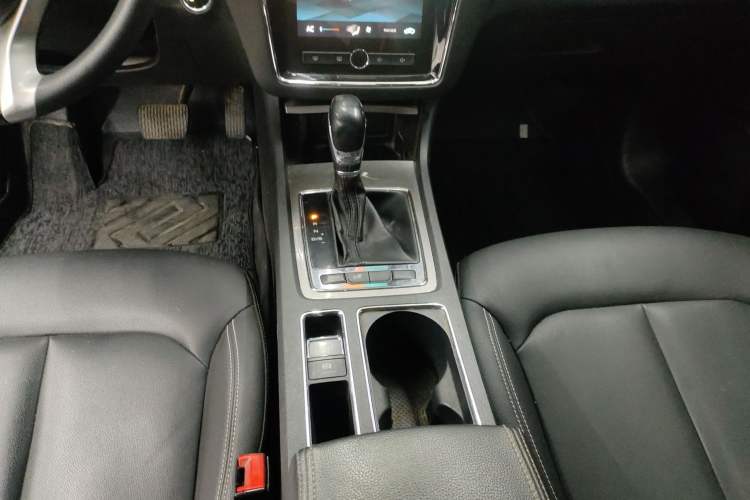 Used Roewe i6 2020 PLUS 1.6L CVT 4G Connected Glory Flagship Edition
