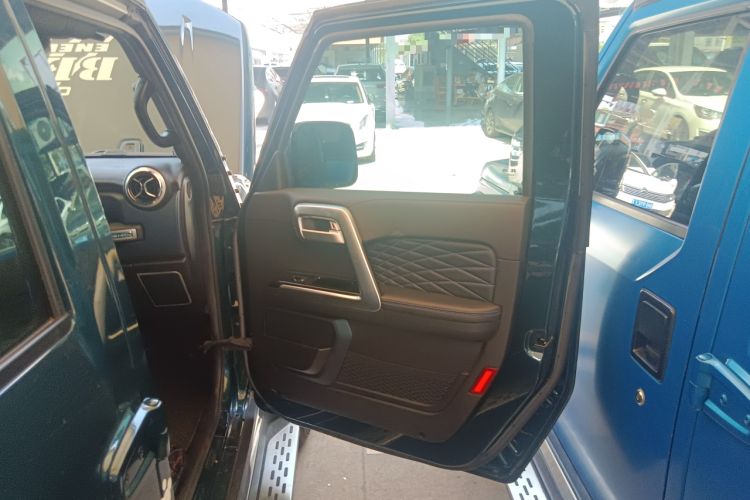 Used Beijing Auto BJ40 2019 2.0T Automatic Four-Wheel Drive Urban Hunter Edition Premium Model China V Emission Standard
