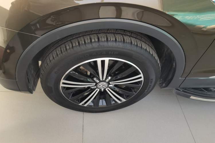 Used Volkswagen Tiguan L 2017 380TSI Automatic All-Wheel-Drive Luxury Edition