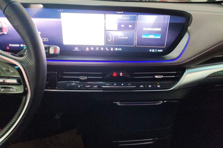 Used Buick Century 2023 2.0T Six-Seater Yinshi Edition
