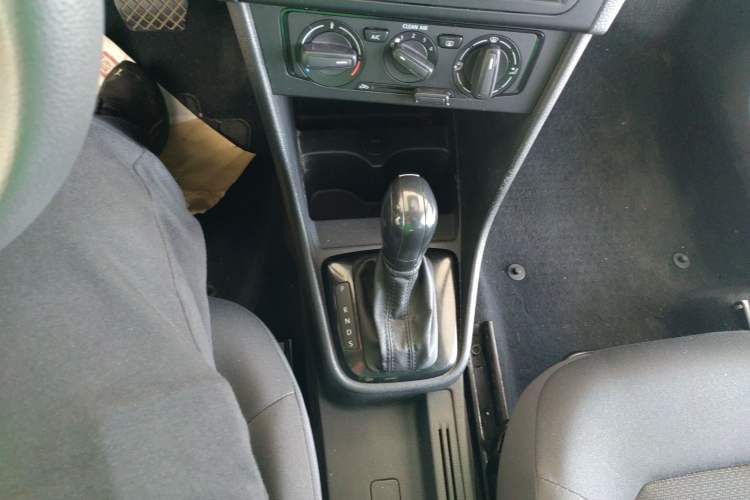 Used Volkswagen Santana 2015 1.6L Automatic Fashion Edition
